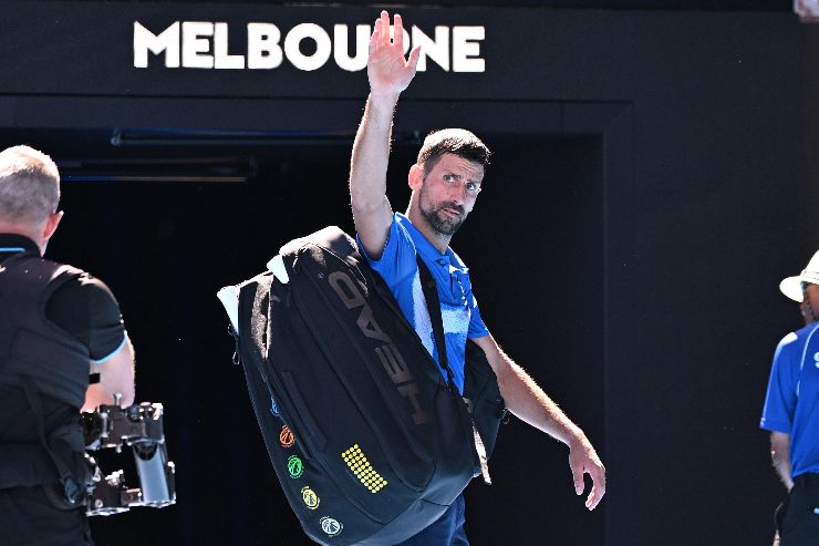 Djokovic saluta il pubblico all'Australian Open